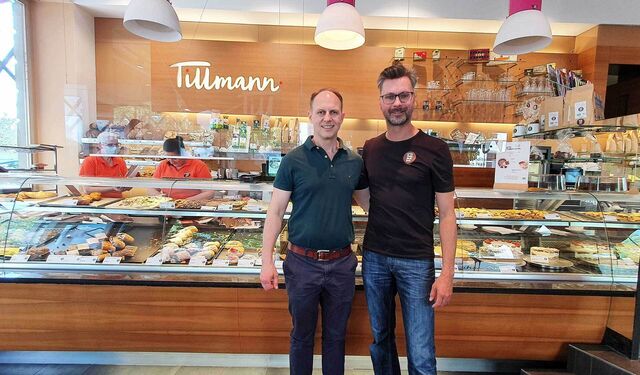 Tillmann-Geschäftsführer Dirk Biesenbach und Vertriebsleiter Norman Schmidt in der neuen Filiale.