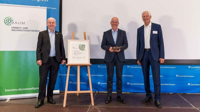 Prof. Dr. Franz-Theo Gottwald bekommt B.A.U.M.-Preis